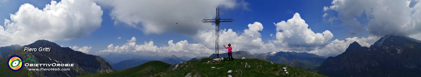 56 Panoramica dal  Monte Vindiolo (2056 m).jpg